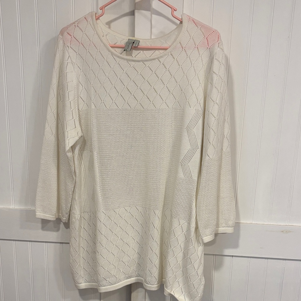 Sahalie white, open Knit, 3/4 sleeve, partly share Top size XL ( fits like L)